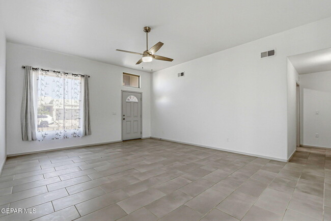 Building Photo - 1173 Summer Rain St