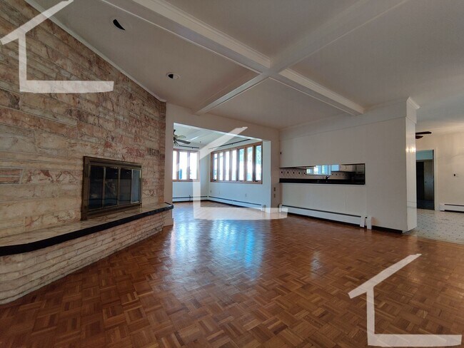 Foto del edificio - HOT JAMAICA PLAIN LISTING!!!
