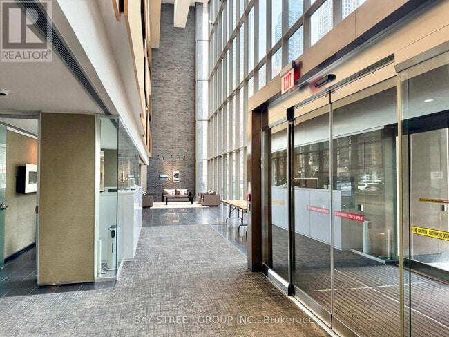 Building Photo - 33 Charles St E