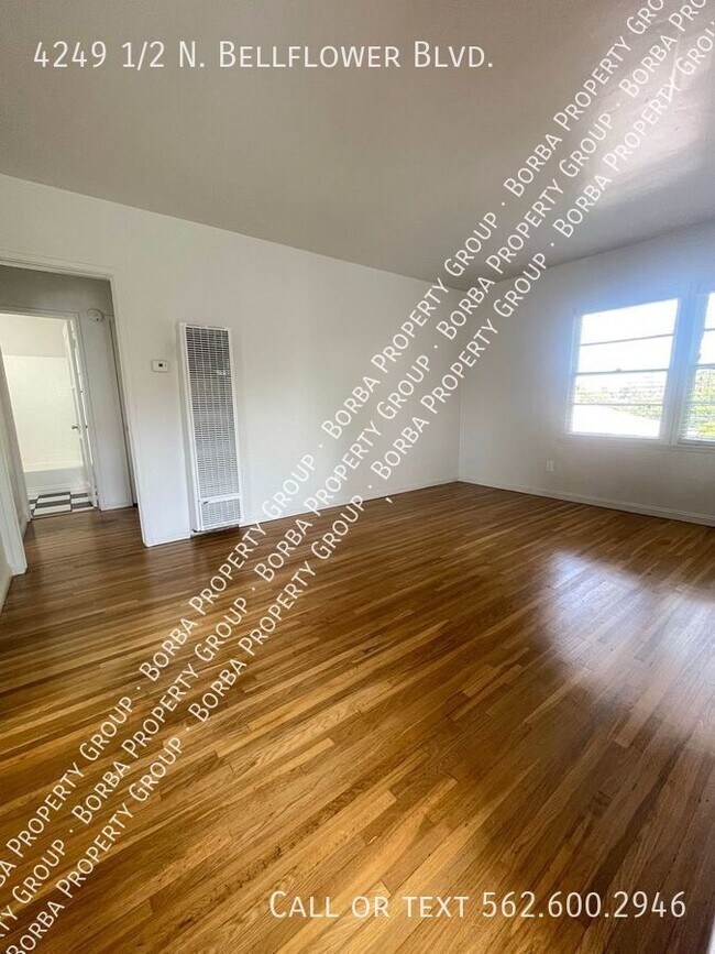 Building Photo - PET FRIENDLY UPSTAIRS 1 BEDROOM 1 BATHROOM...