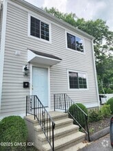 Building Photo - 86 Cos Cob Ave
