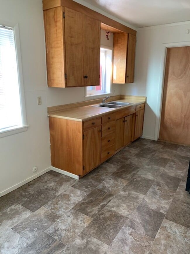 Foto del edificio - 321 Normal Ave