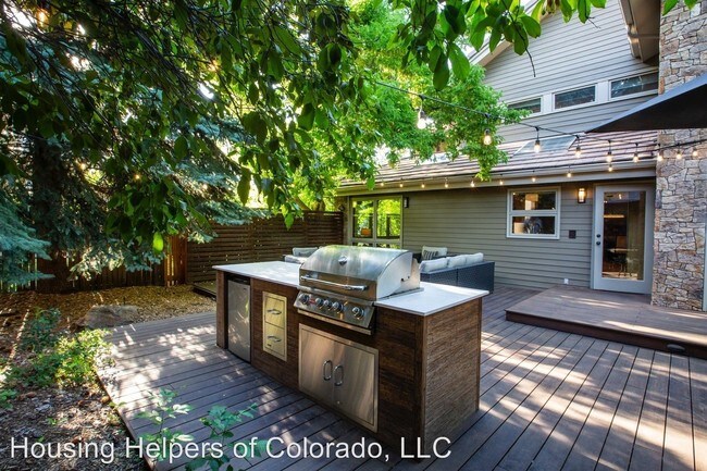 Building Photo - 3 br, 3.5 bath House - 6117 Songbird Circle