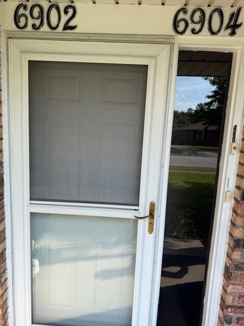 Front entrance - 6904 Eisenhower Ave
