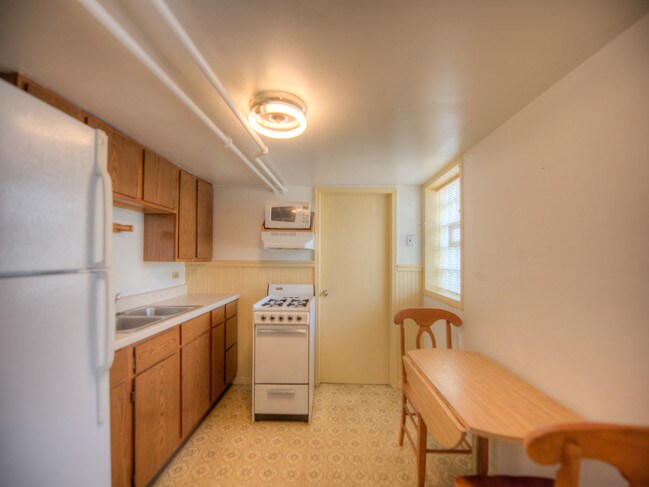 Building Photo - 4606 Pine Ave