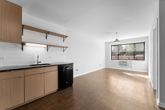 Foto del edificio - 6134 N Kenmore Ave