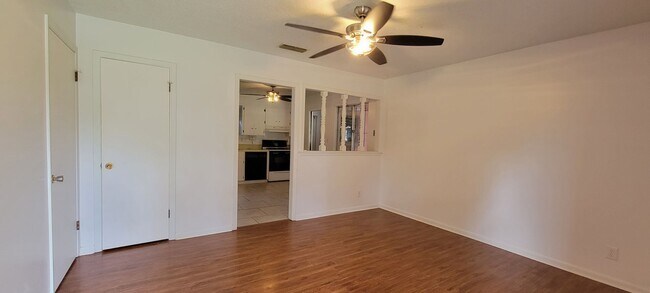 Foto del edificio - Gorgeous 3 bedroom/1.5 bath home!