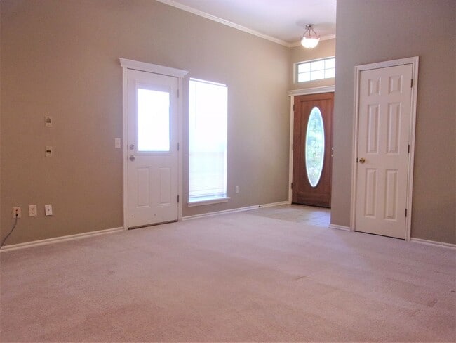 Building Photo - 13821 Pawnee Dr
