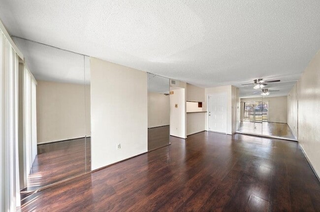 Photo - 2818 S Bartell Dr Apartment