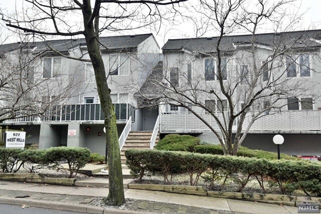 Primary Photo - 622 Fairview Ave