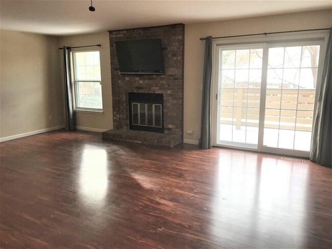 Building Photo - Beautiful Townhome in Sturbridge