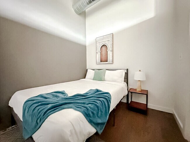 Foto del edificio - 604 W 4th St N