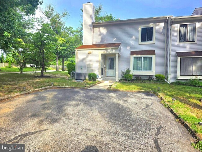 Foto del edificio - 251 Fir Tree Ct