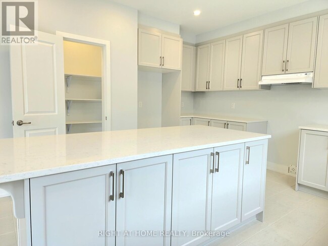 Building Photo - 615 Cygnus St