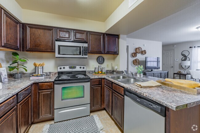 2 habitaciones, 2 baños - 1050 pies cuadrados - Cocina - Tuscany Hills at Nickel Creek
