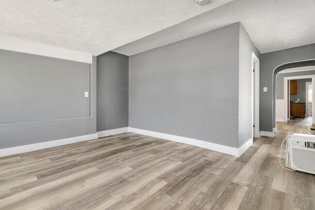 Foto del edificio - 315 S West St