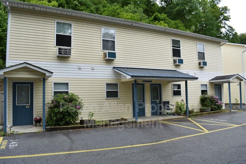 157 Citadel Dr Unit Apt 161C, Cullowhee, NC 28723 Condo for Rent in