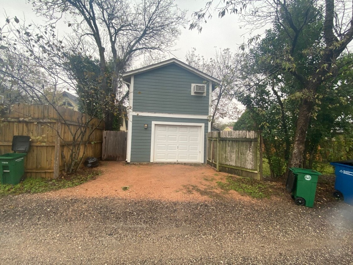 Primary Photo - Hyde Park Tiny Home/Garage Apartment
