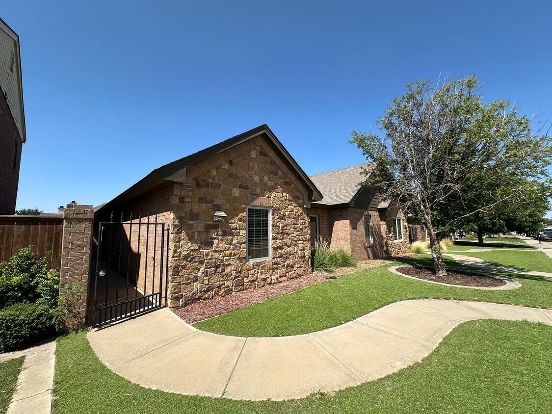 Foto principal - 4422 105th St