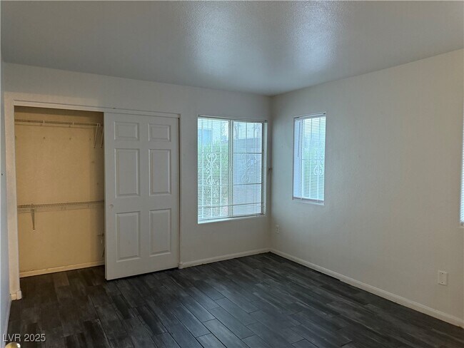 Foto del edificio - 4316 W Lake Mead Blvd
