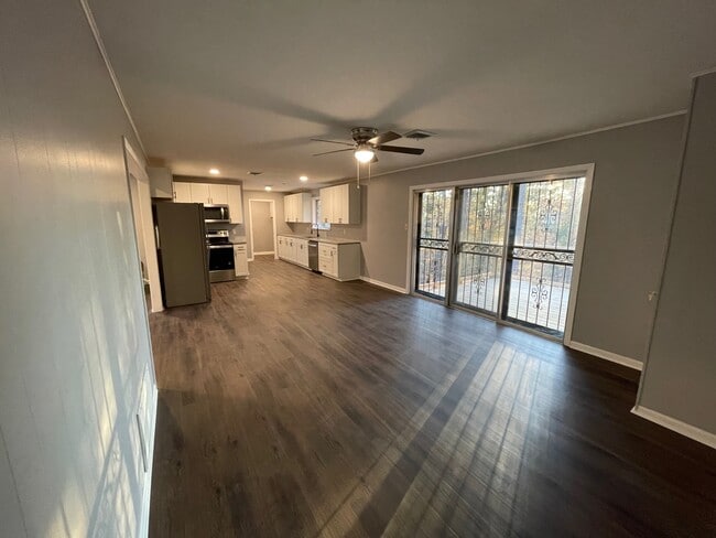 Cocina - 127 Charlon St