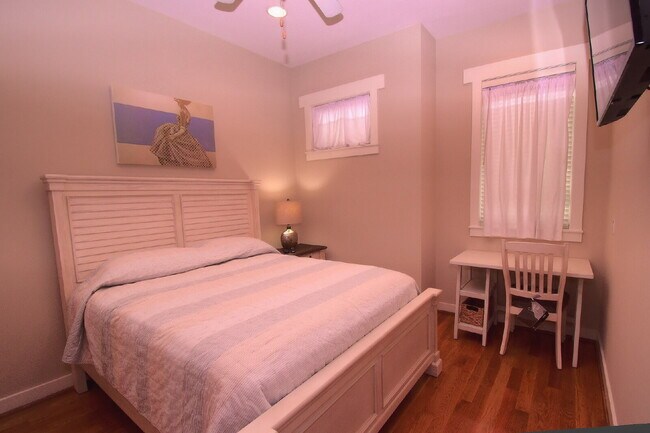 Foto del edificio - Leasing for FALL 2026! 3Bed/3Bath Townhouse walking distance to FSU! $800/room!