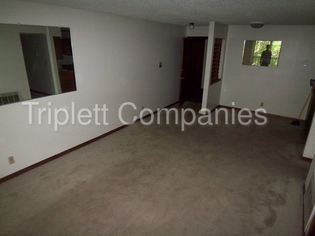 Building Photo - 3500 Grand Ave