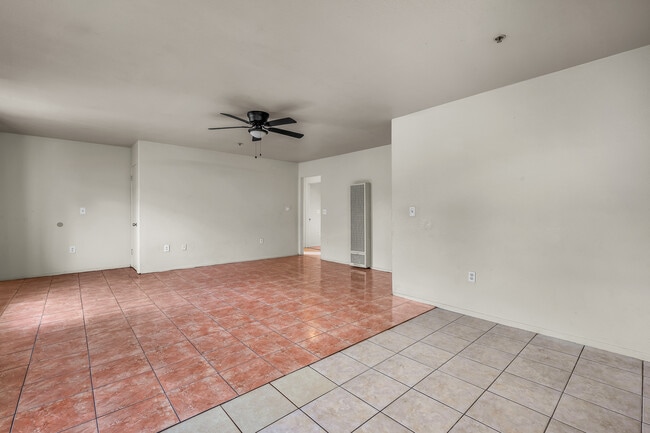 Building Photo - 5231 Huntington Dr N