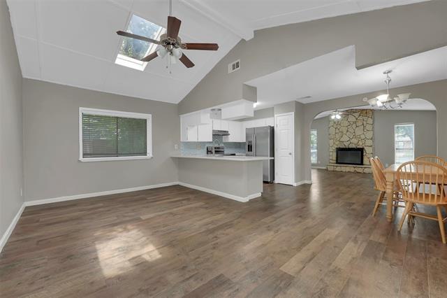 Building Photo - 1901 Vail Dr