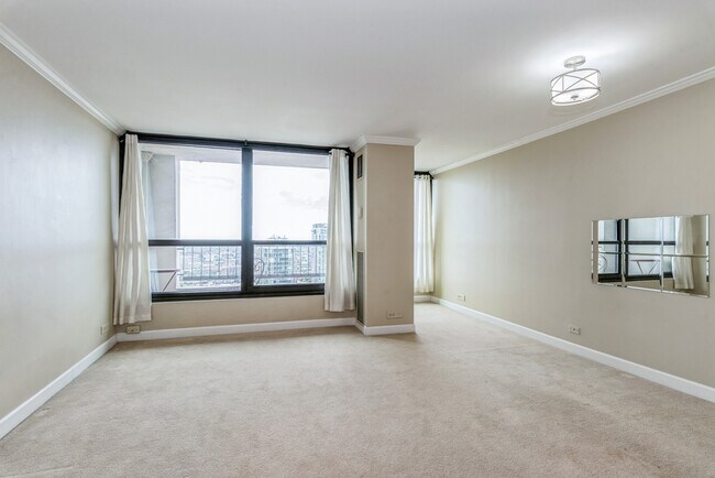 Foto del edificio - 1030 N State St