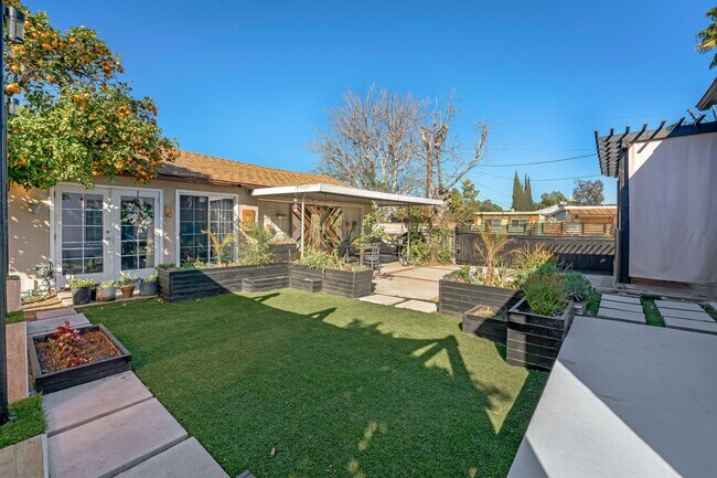 Foto del edificio - 6059 Vantage Ave