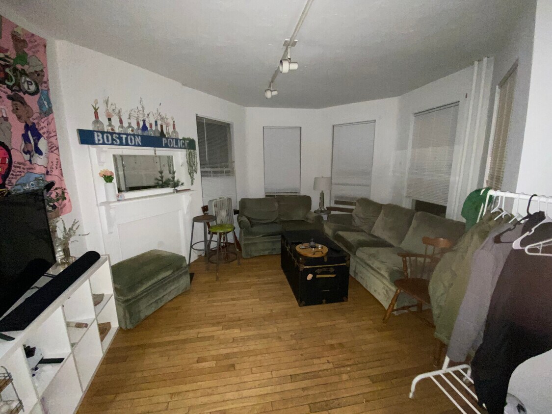 Primary Photo - 10 Parker Hill Ave