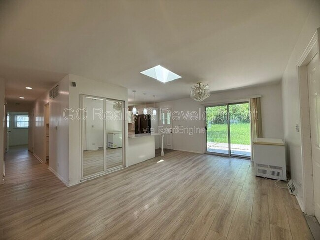 Foto del edificio - 14949 Highland Ave