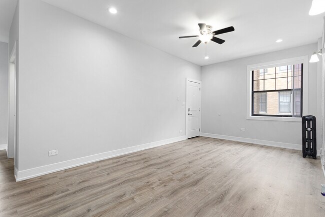 Foto del edificio - 7622 N Eastlake Terrace