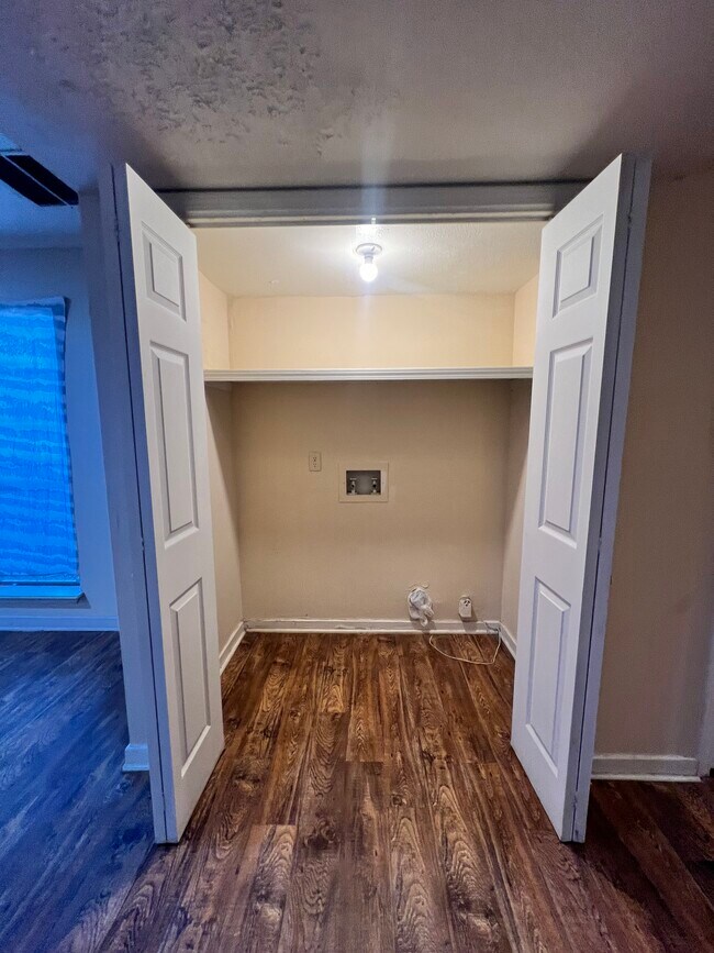 Foto del edificio - 6271 Woodrun Pl