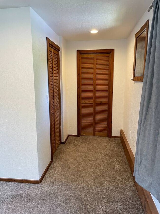Foto del edificio - 717 Mountain View Ave