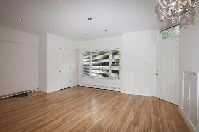 Foto del edificio - 2153 Newport Pl NW
