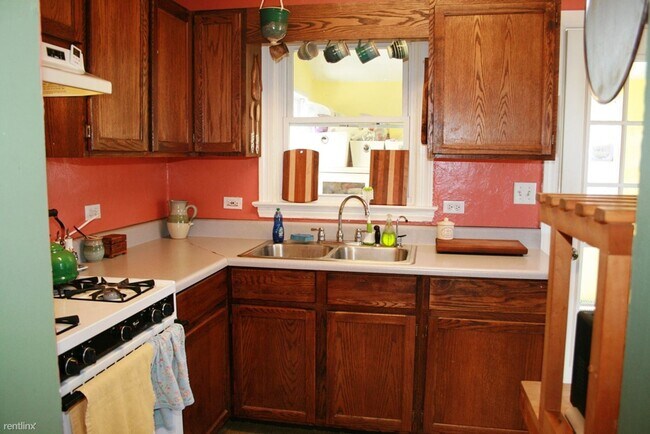 Building Photo - 2 br, 1 bath House - 1202 Cherry Avenue