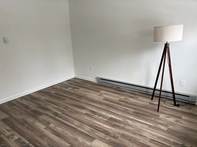 Foto del edificio - 2449 Charles Town Rd