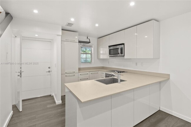 Building Photo - 3130 Bird Ave