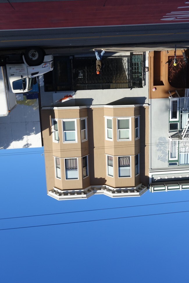 Building Photo - 2217-2221 Mission St