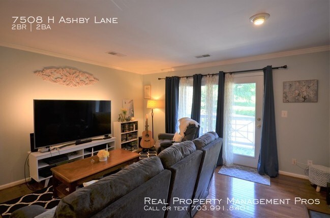 Building Photo - Beautifully Remodeled Kingstowne Condo!