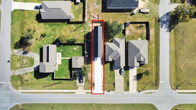 Foto del edificio - 1110 E Main St