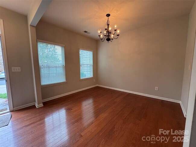 Foto del edificio - 9457 Alice McGinn Drive