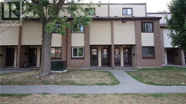 Photo du bâtiment - 1200 Courtland Ave E