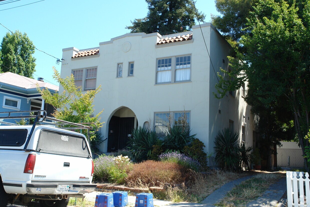 Building Photo - 3017 Fulton St