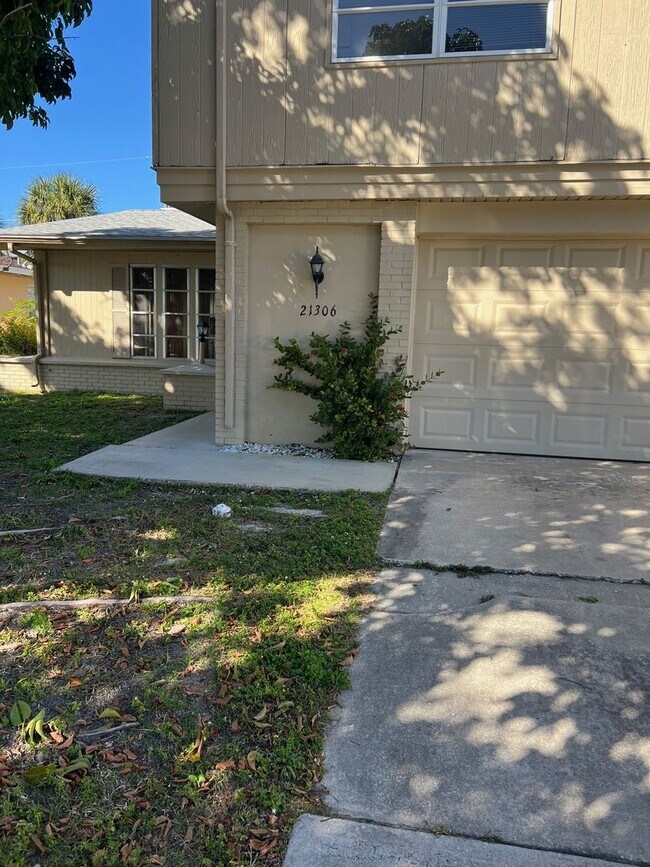 Foto del edificio - 21306 Stillwater Ave