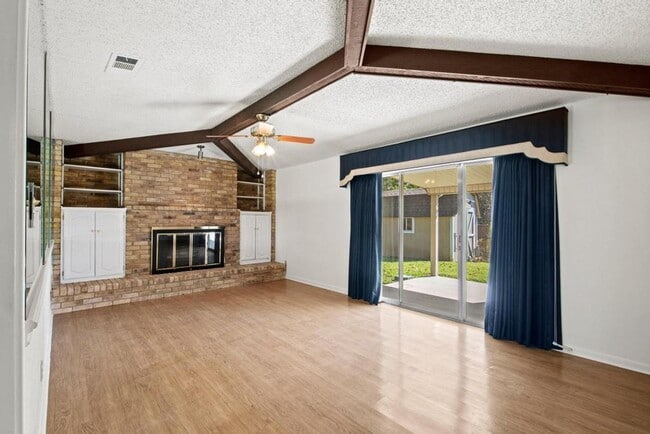 Building Photo - Charming 3-Bedroom Home with Garden Oasis