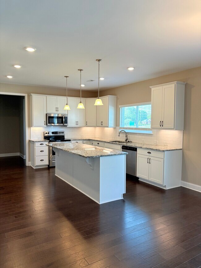 Foto del edificio - 7010 Shelton Ln