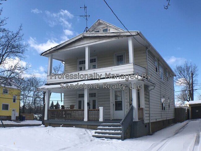 Foto del edificio - 2-Bedroom Beautiful Hardwood floors